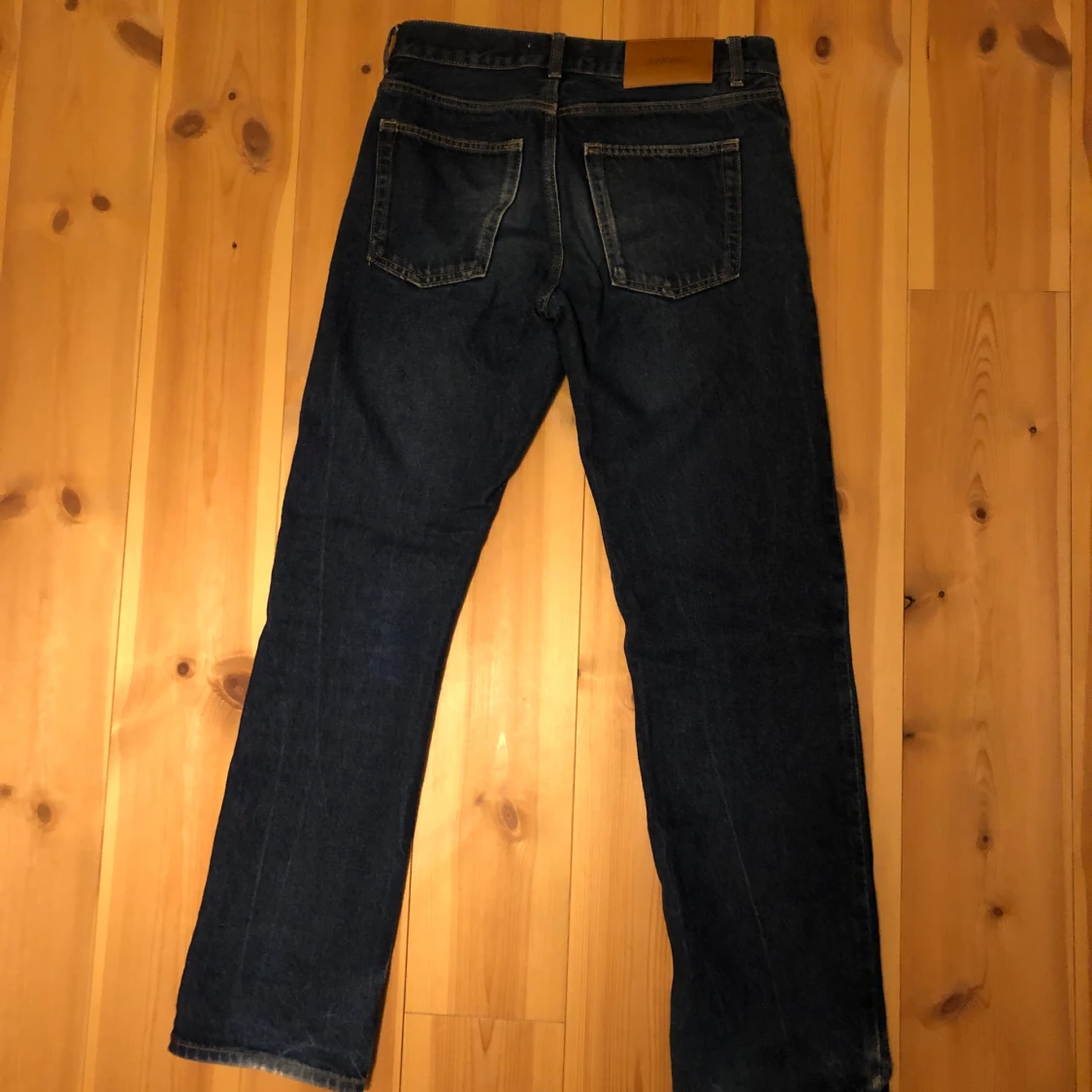 Mörkblå jeans från Junkyard