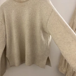 Beige stickad tröja - Mysig beige tröja. Nypris 399 ❣️❣️