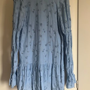  klänning Nakd  - Slutsåld klänning från Nakd i storlek 36. Använd vid ett tillfälle.