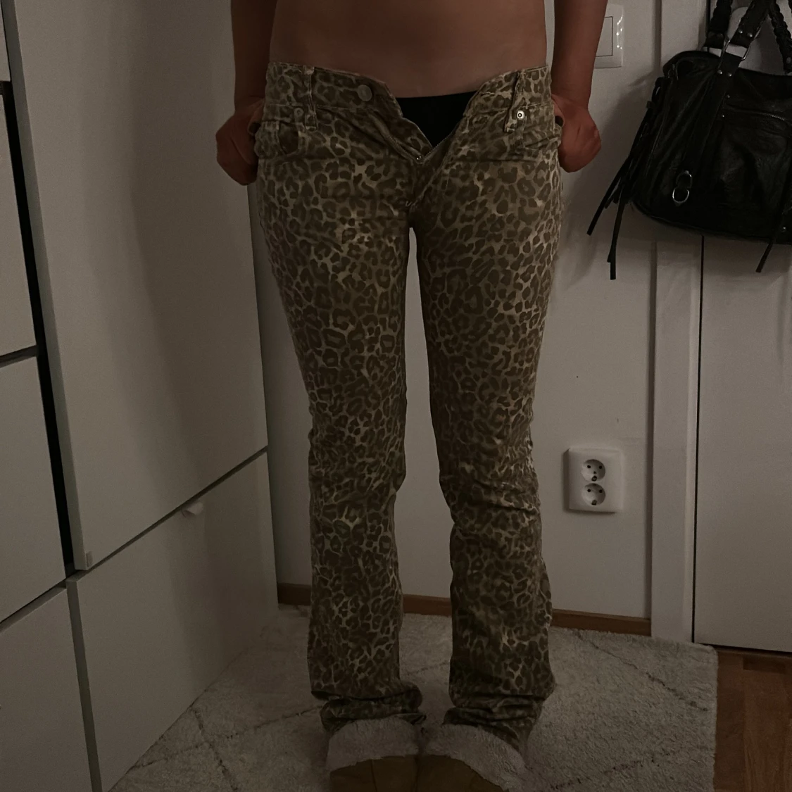 Leopardmönstrade byxor från Zara