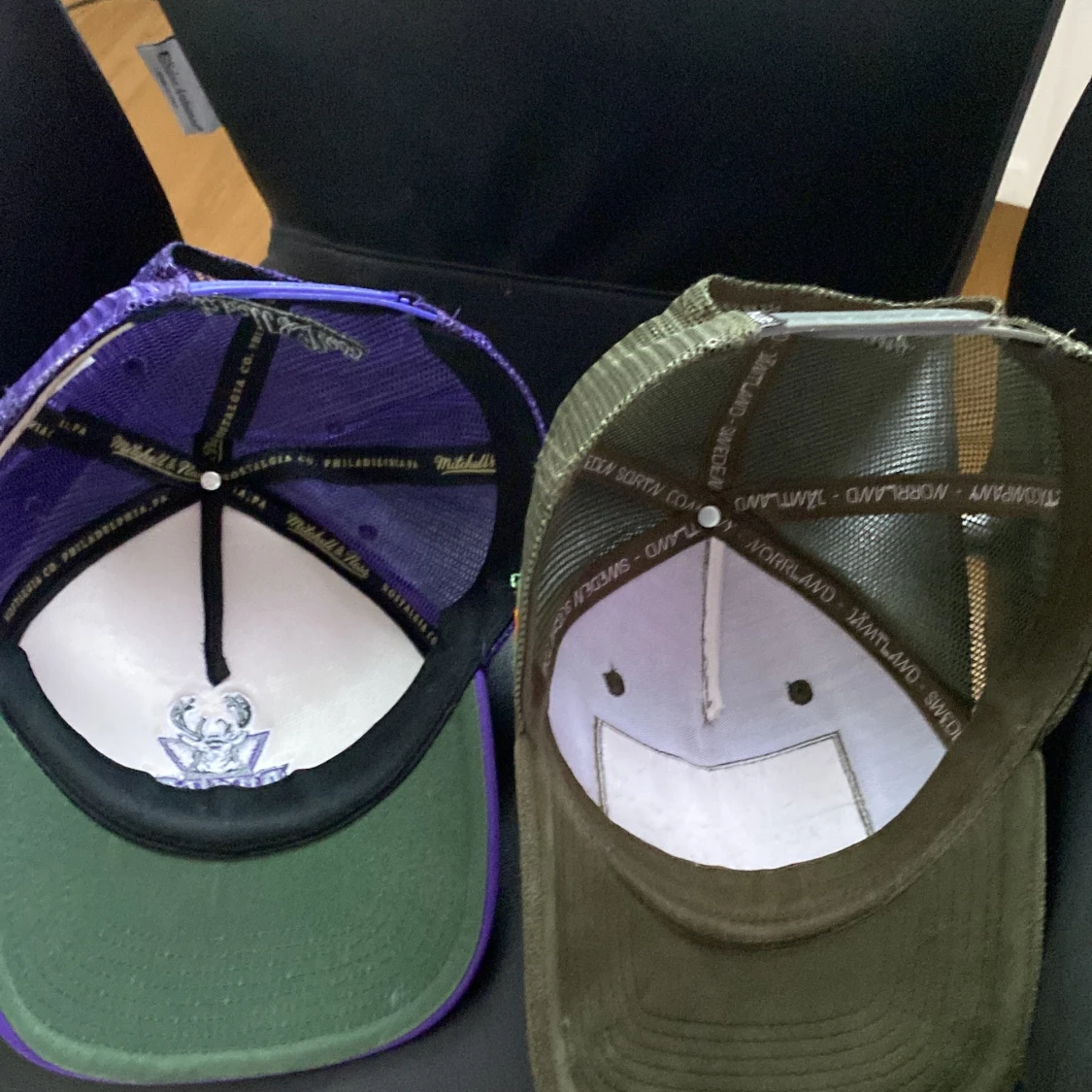 Säljer två kepsar tillsammans  - 3
