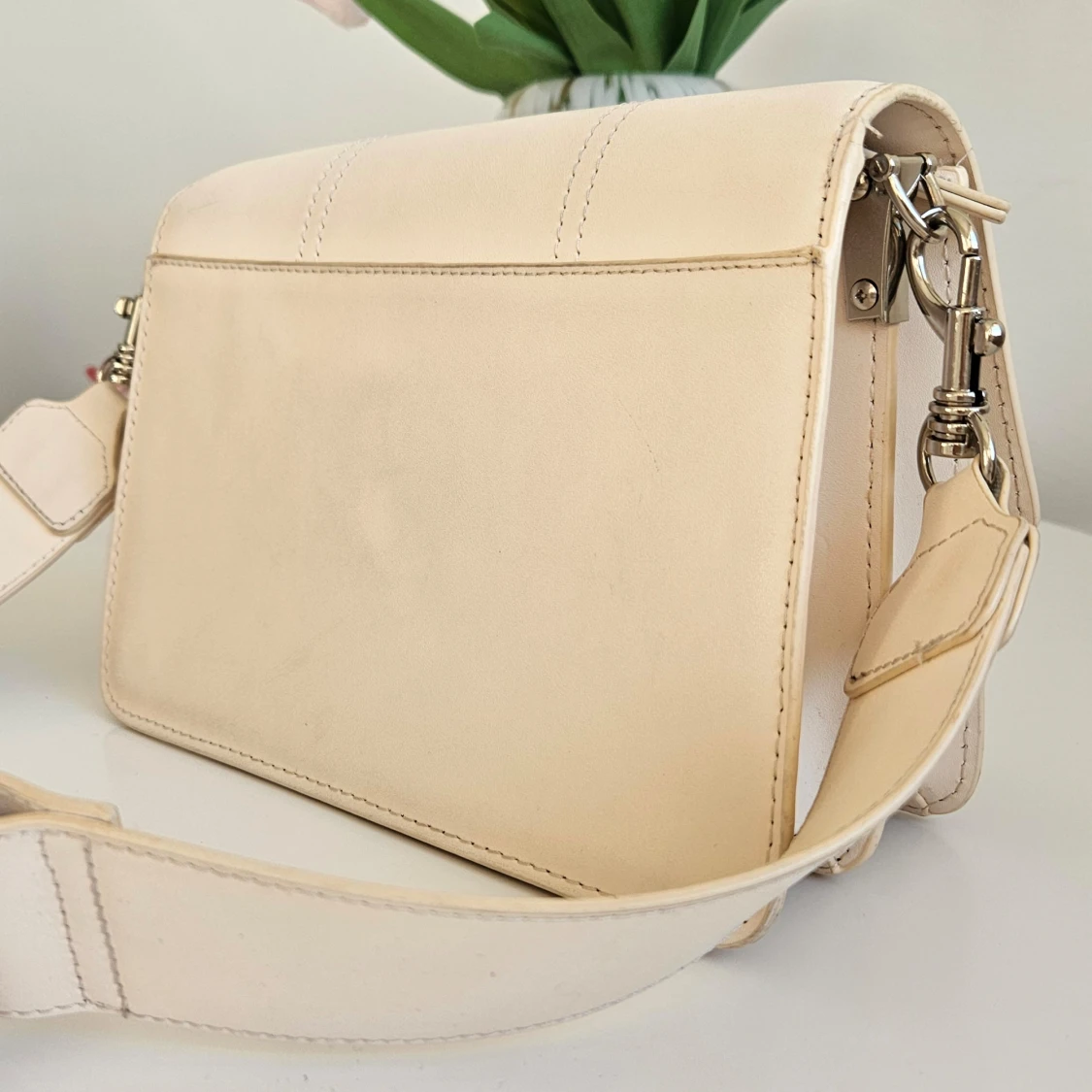 Ljusrosa axelväska från NA-KD  - 1