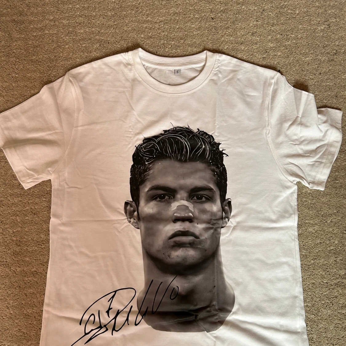 Vit t-shirt med Cristiano tryck