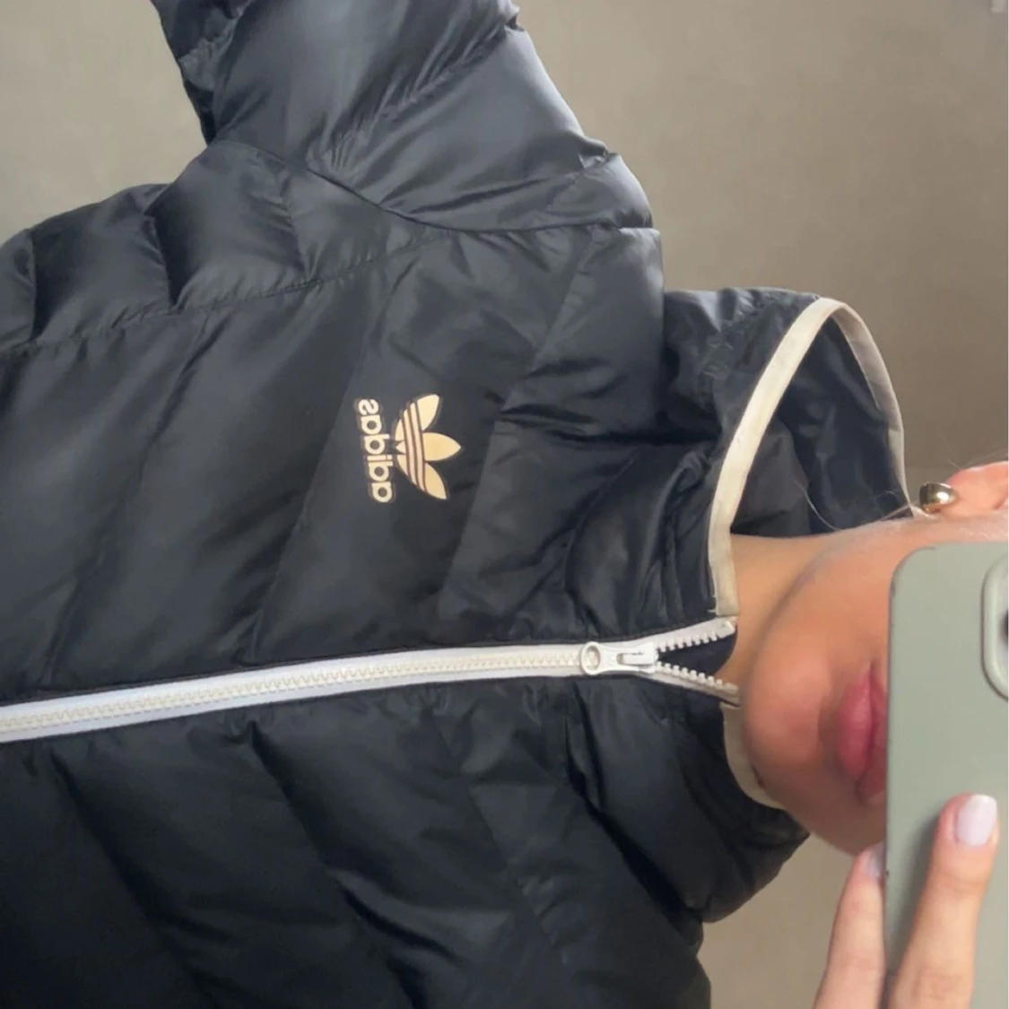 Svart dunjacka från Adidas - 2