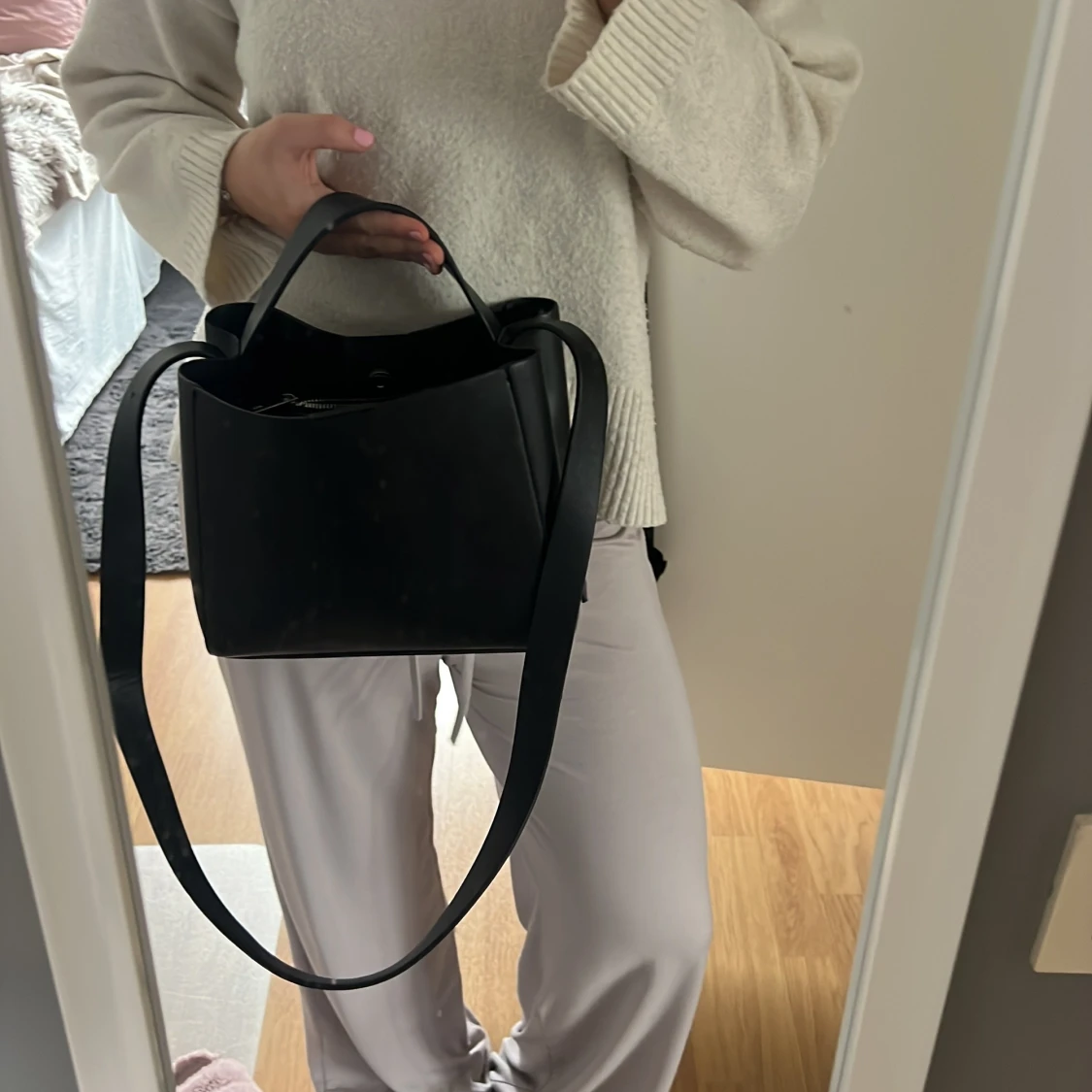 Svart axelväska i skinn - 2