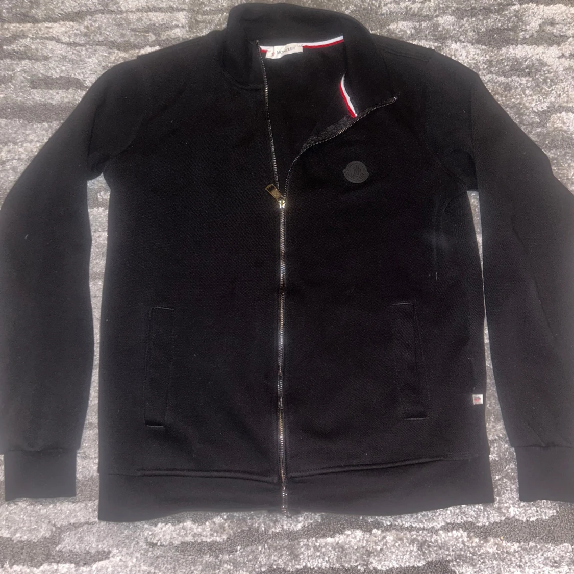 Svart tröja med dragkedja från Moncler