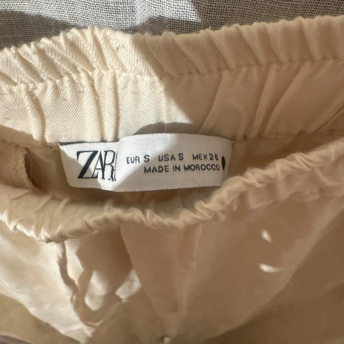 Beige byxor från Zara - 2