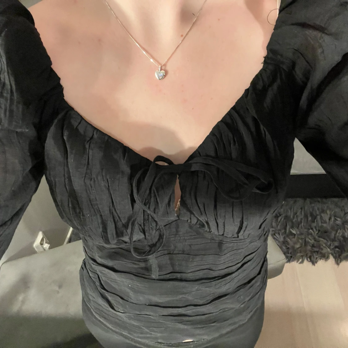 Svart topp med rosett - 91