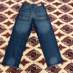 Baggy jeans - Ett par mörkblåa baggy jeans med perfekt baggy passform. Storlek 30x30. Bra skick, 10/10. Midja 40 cm. Ytterben 104 cm. Innerben 73 cm. Benöppning 24 cm