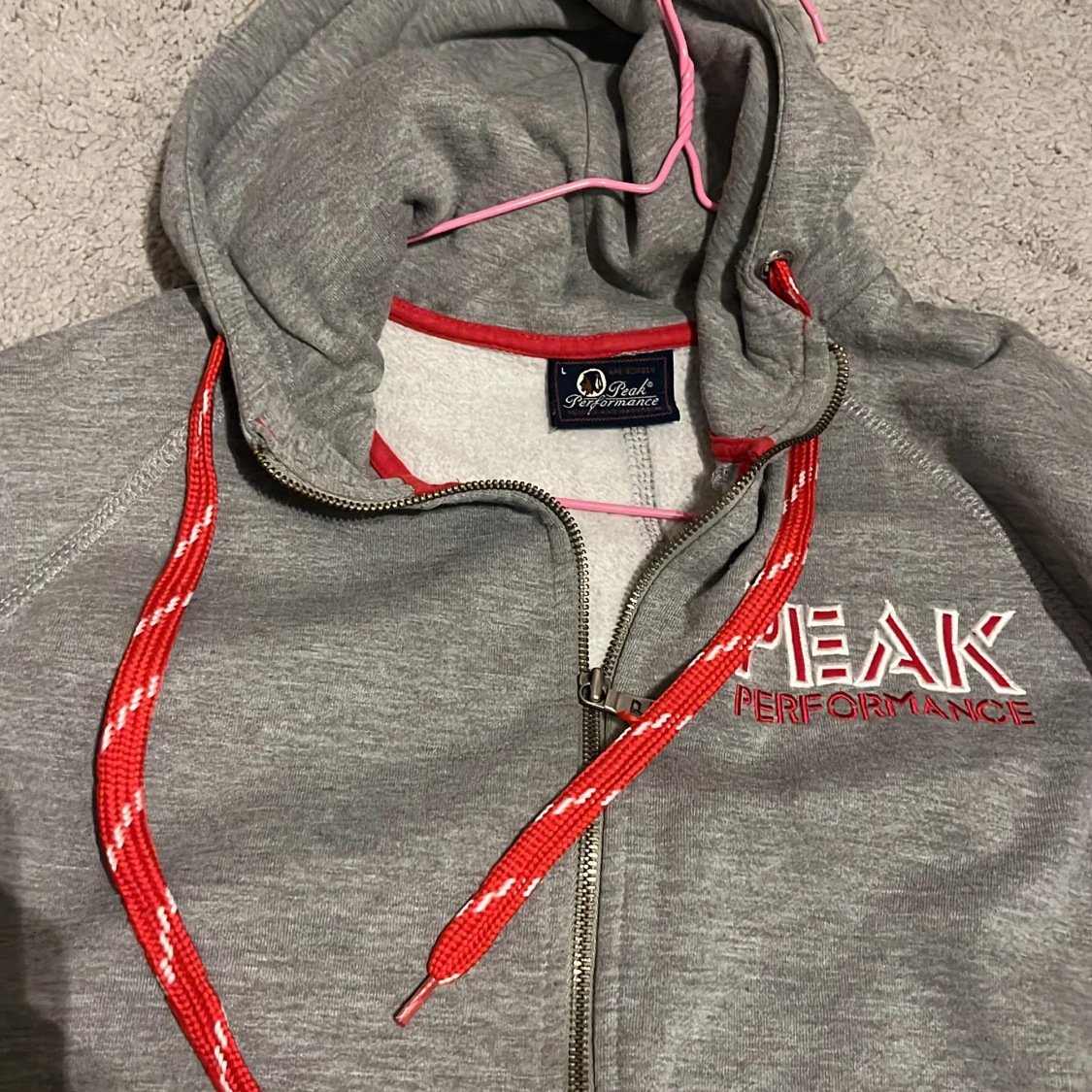 Grå zip hoodie från Peak Performance - 91