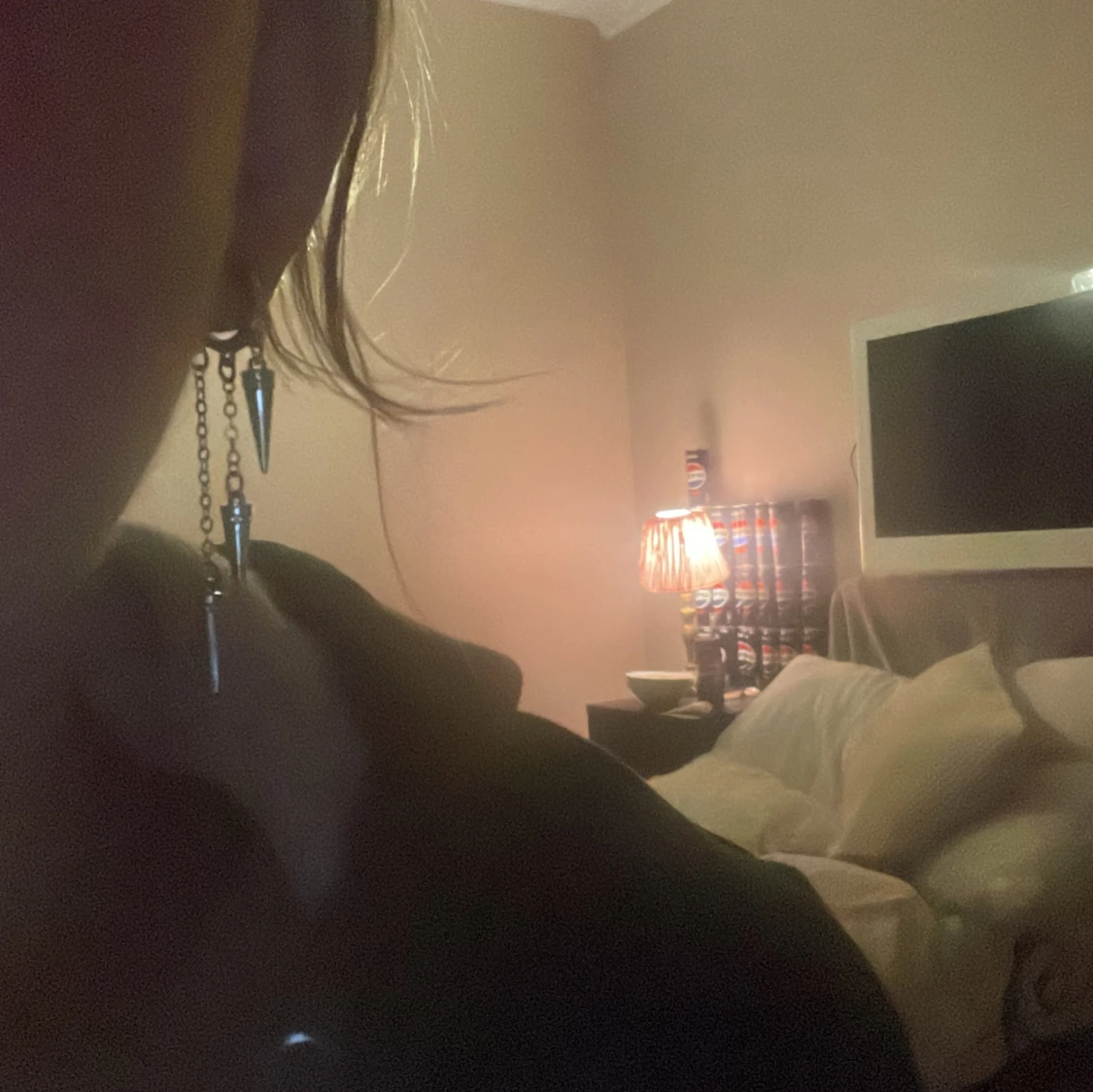 Silvriga örhängen med kedjor och spetsar - 92