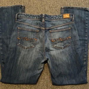 Lågmidjade jeans - Ett par fina jeans från Tommy hilfiger som tyvärr inte kommer till användning!💕