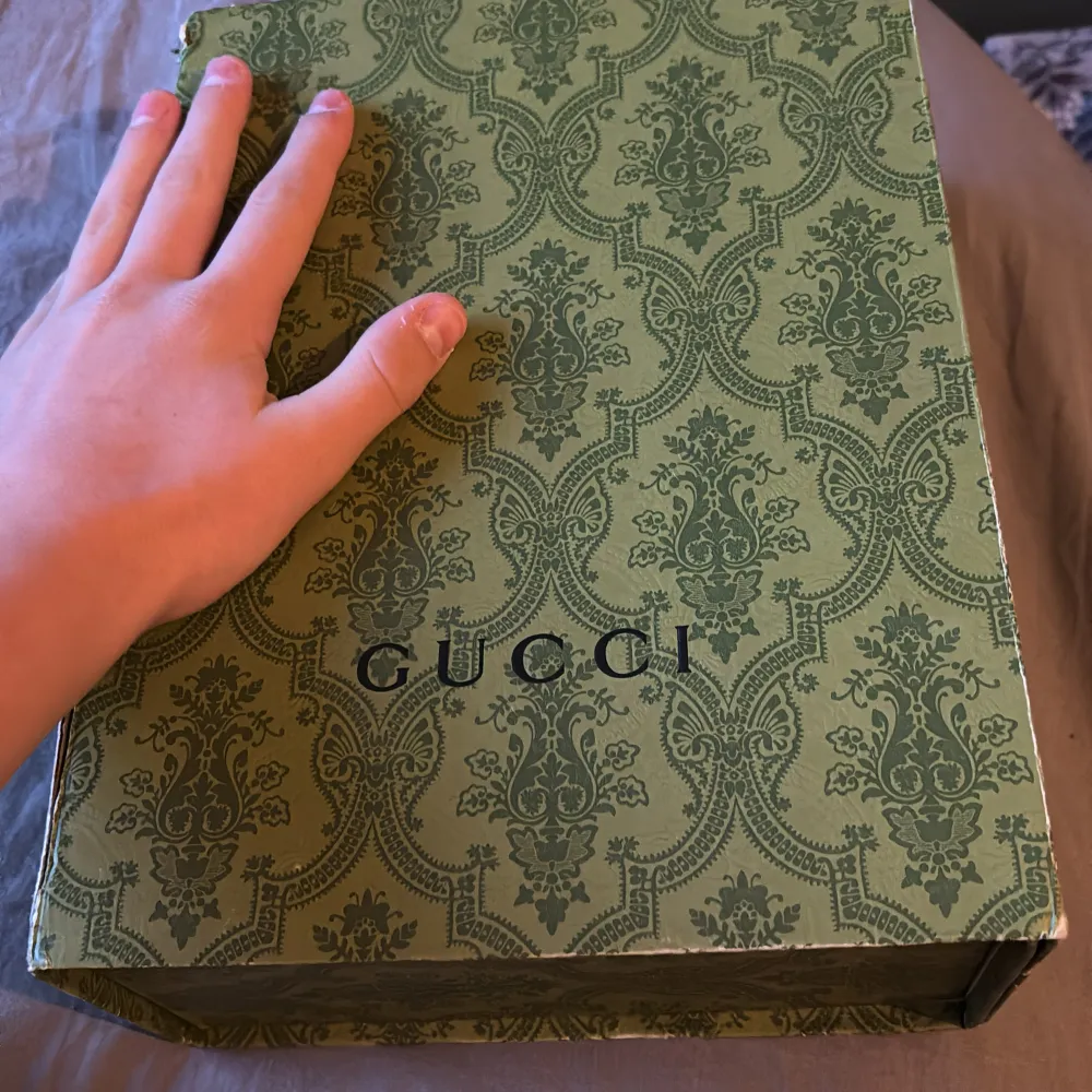 Snygg svart keps från Gucci, lite sliten men ändå en fet keps. Asusteet.
