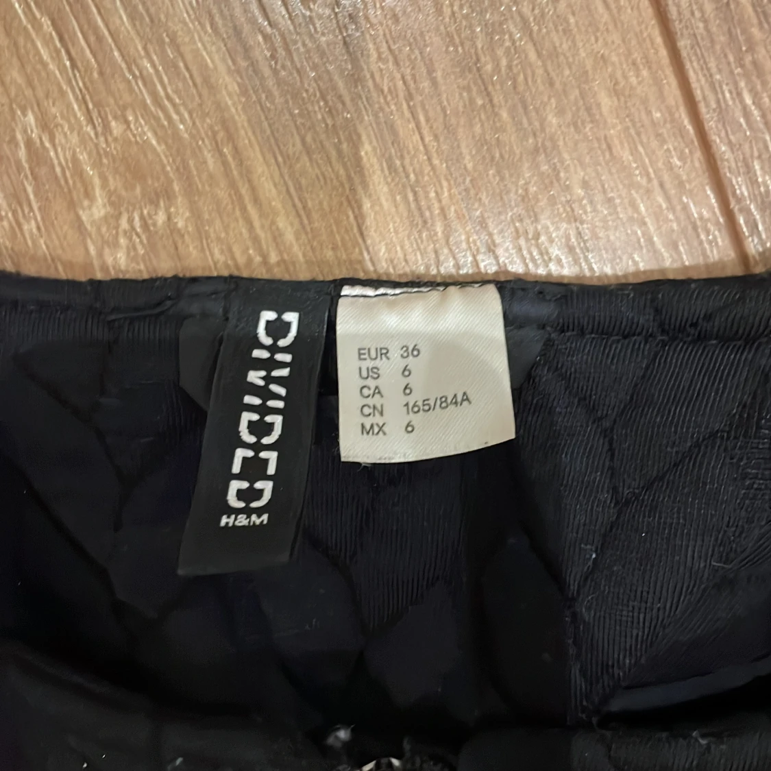 Svart quiltad jacka från H&M Divided - 90