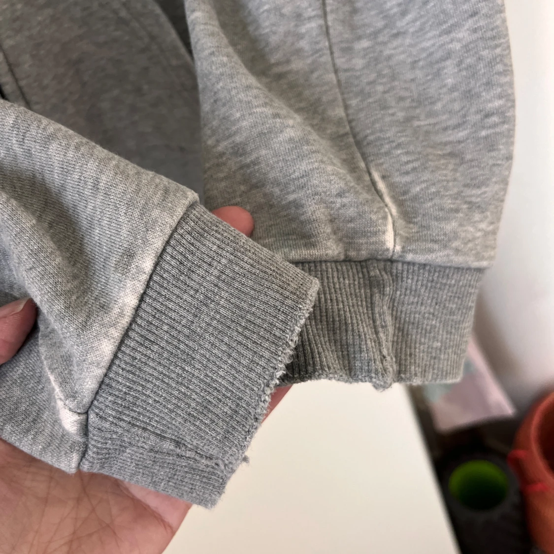 Grå hoodie från Puma storlek 164 - 91