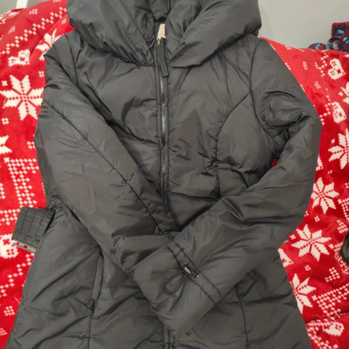 Svart dunjacka med huva - 90