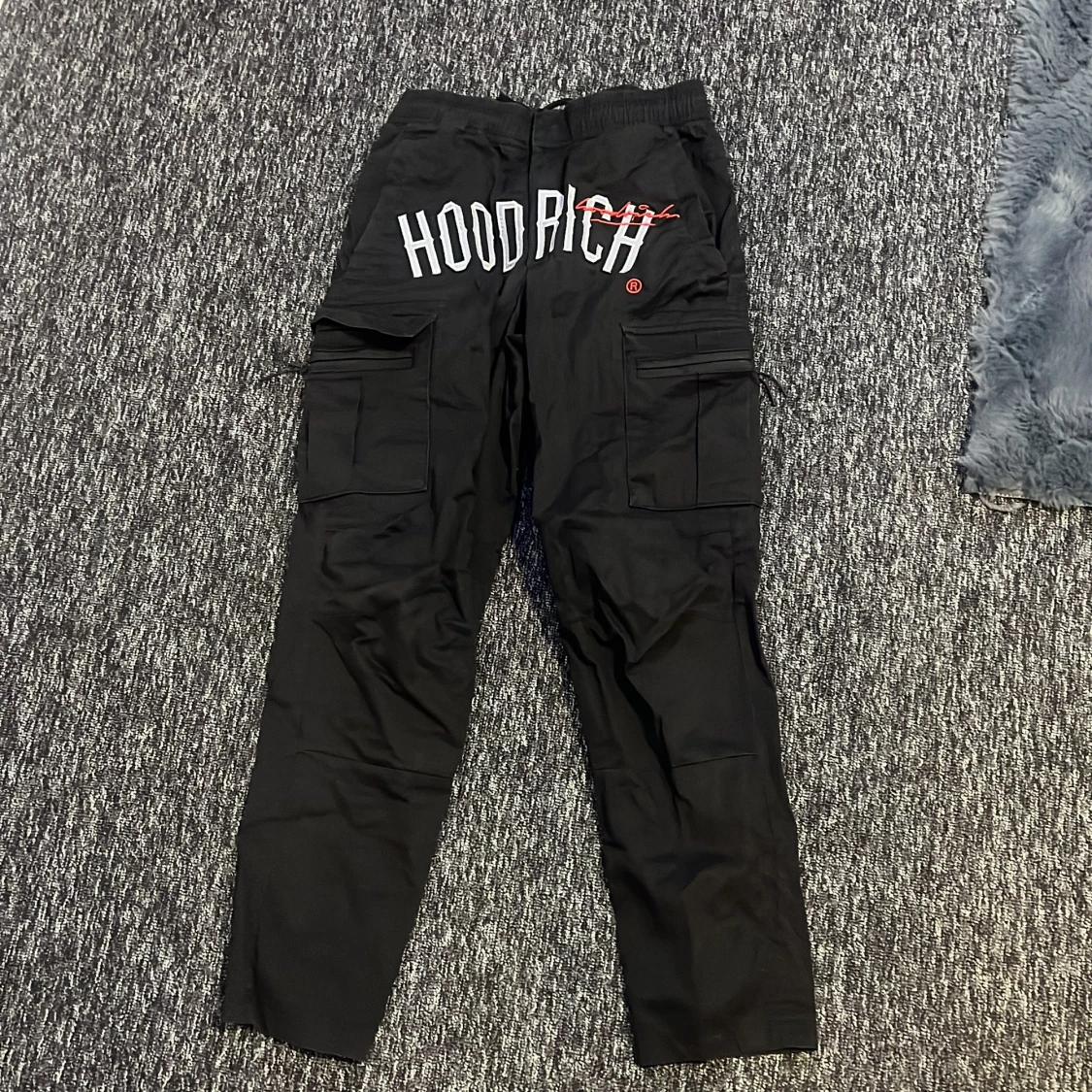 Svarta cargobyxor från Hoodrich