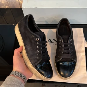 Lanvins - Säljer dessa feta lanvins i storlek uk7 vilket motsvarar storlek 41-42! Skick 6,5/10. Hör av dig vid minsta fundering!🤩