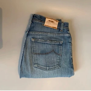 Jacob Cohën - Jacob Cohën Jeans, storlek 33. 102 cm långa. 