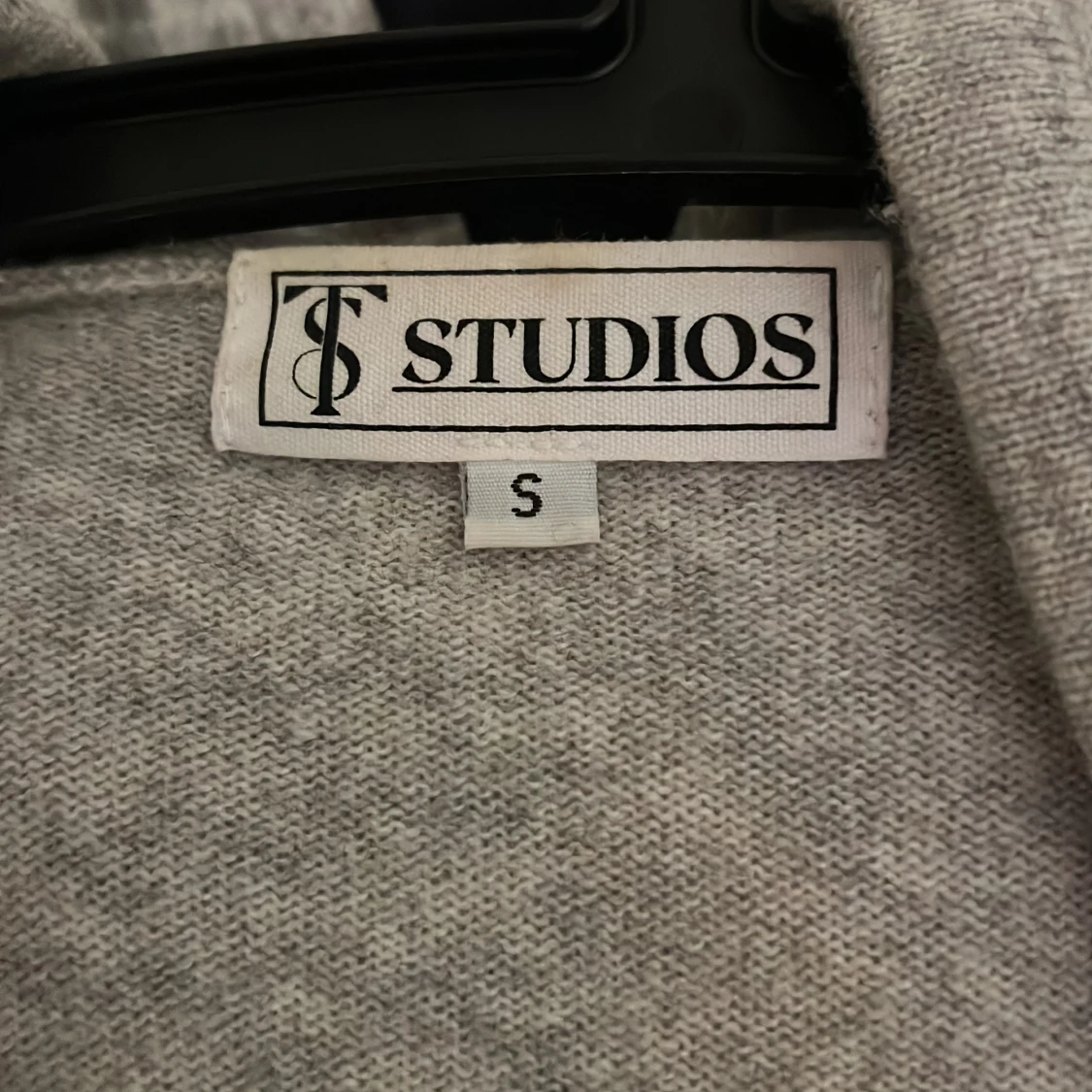 Grå hoodie från Studios - 91