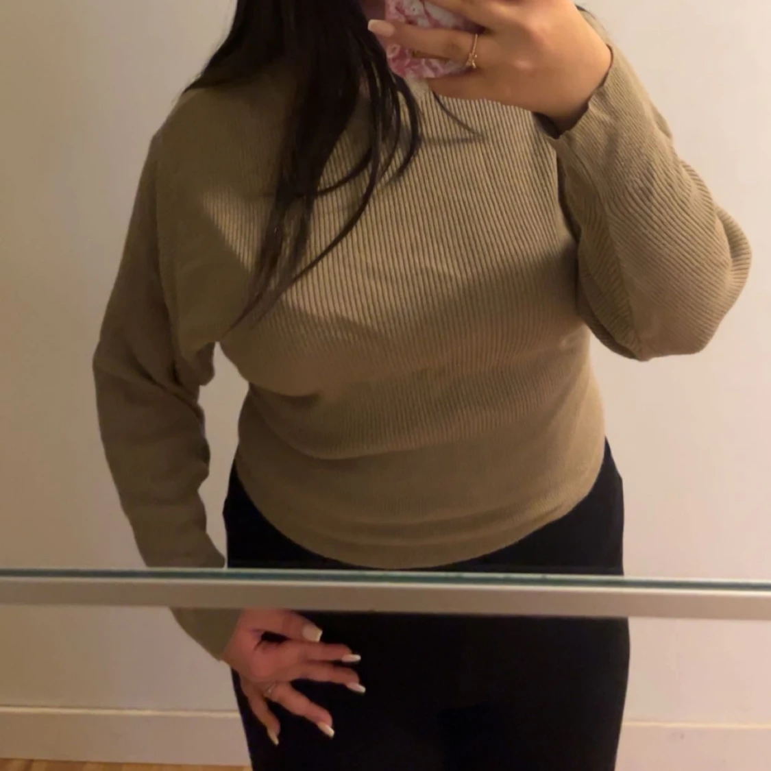 Beige ribbad tröja från Gina Tricot - 90