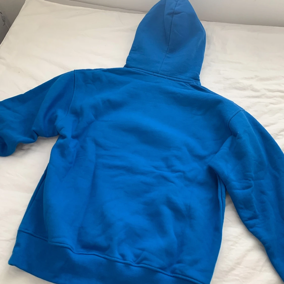 Blå hoodie med texten 'PRIVATE' - 90