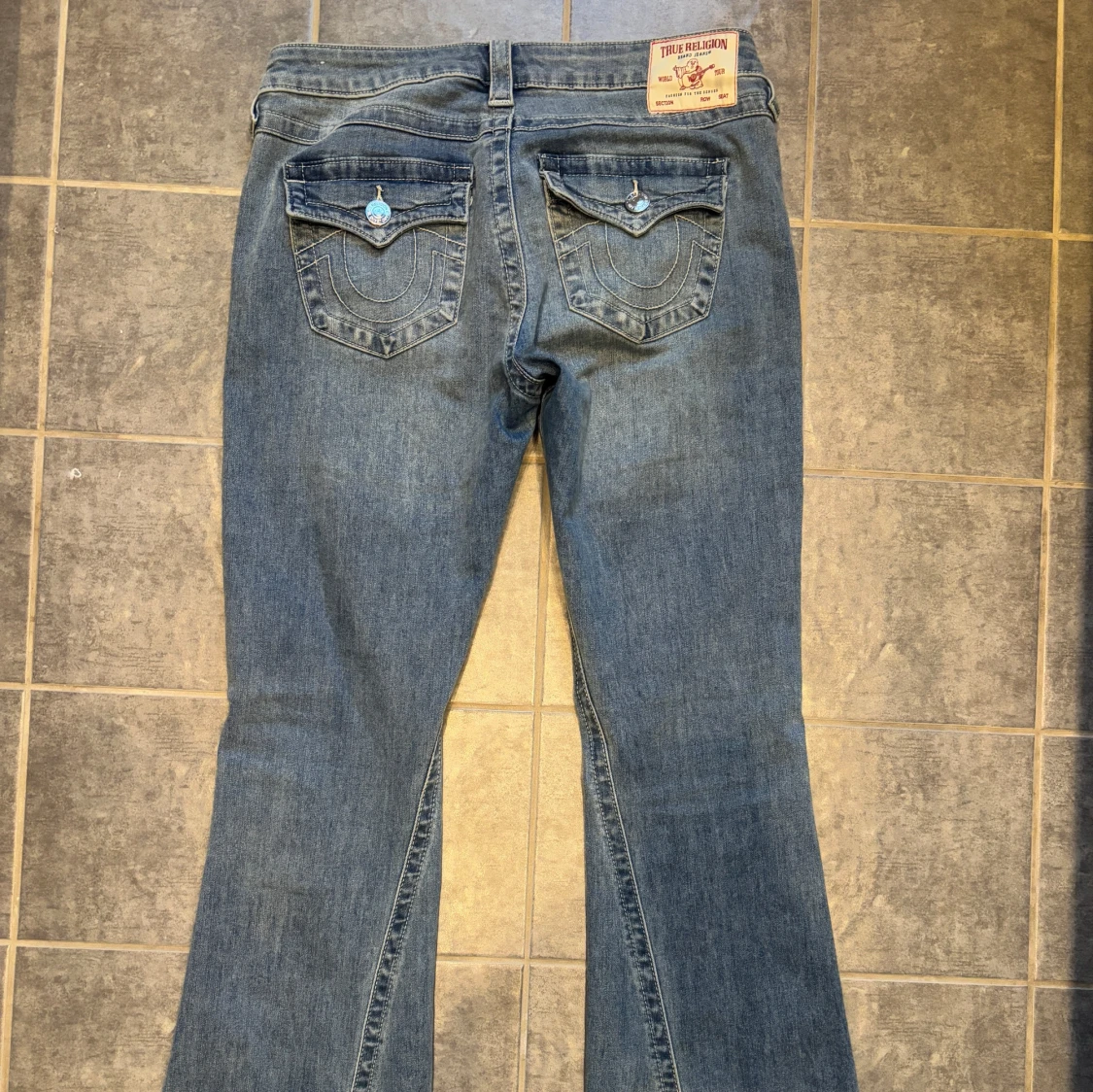Blå jeans från True Religion - 90