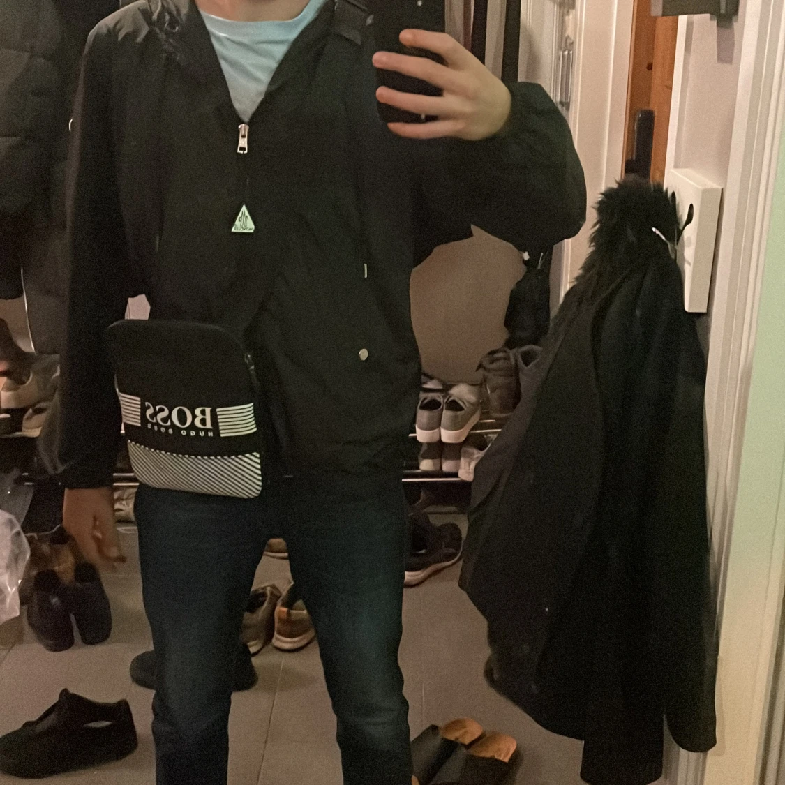 Svart axelväska från Hugo Boss