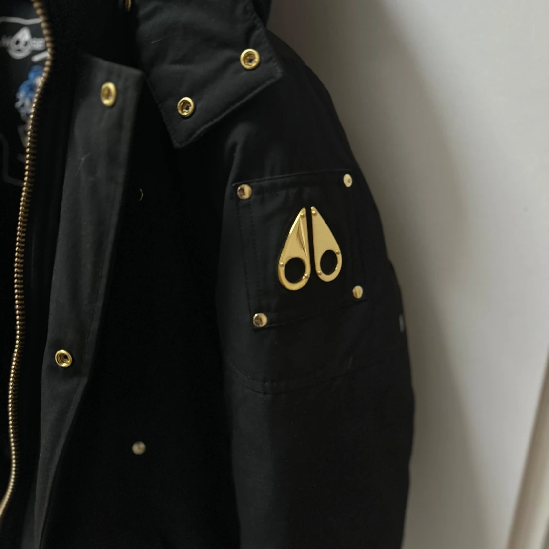 Svart dunjacka från Moose Knuckles - 92