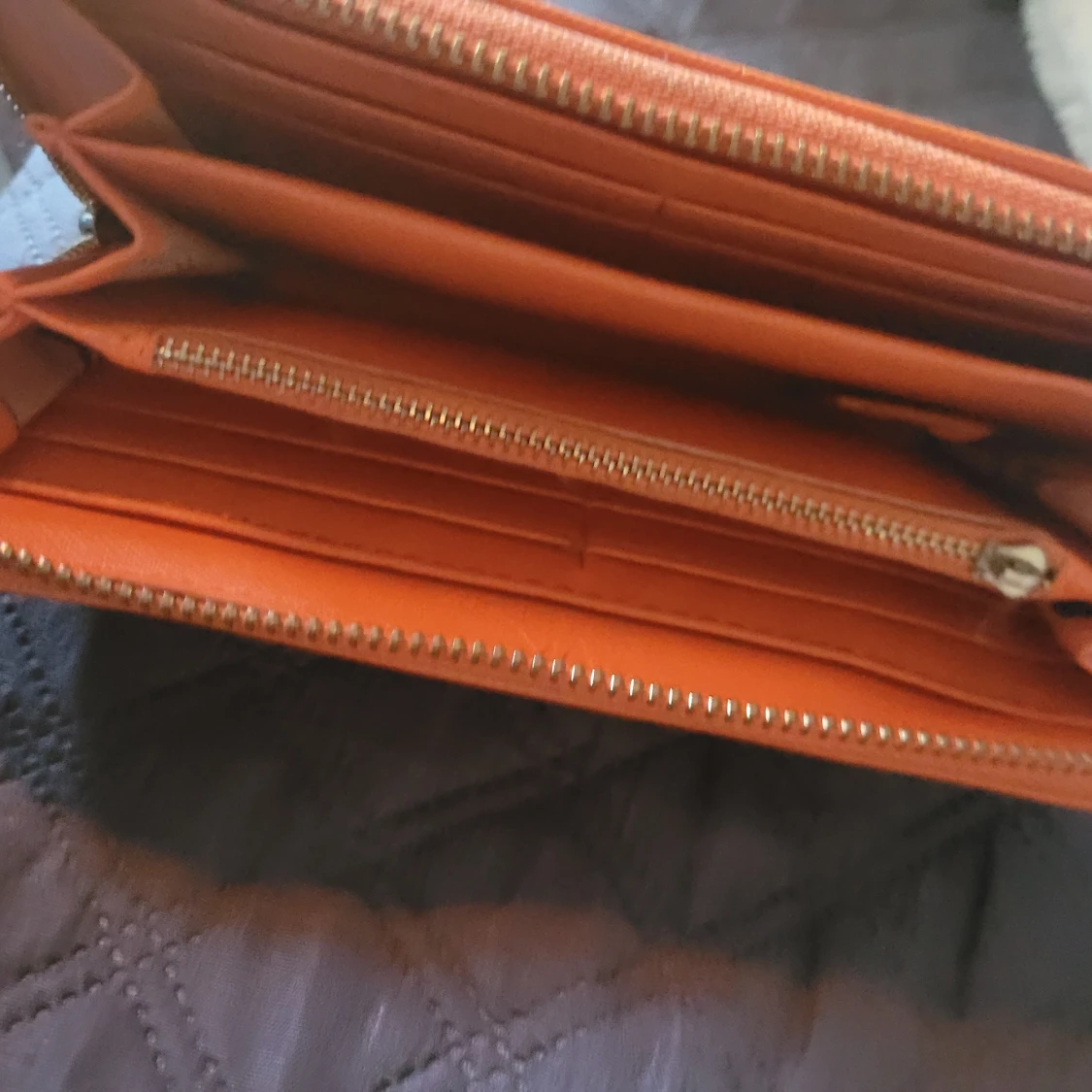 Orange plånbok från Michael Kors - 92