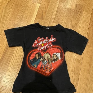 Svart T-shirt med The Cheetah Girls-tryck - Cool vintage cheetah girls baby tee 