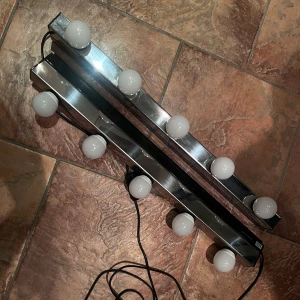 Lampor till sminkspegel - 2 lampor till sminkspegel från Ikea