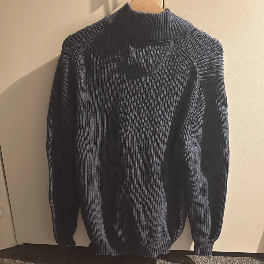 Mörkblå stickad kofta  - 92