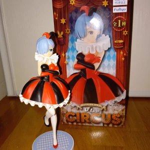 Rem Re;zero. Circus figur från FuRyu - Detaljerad figur av Rem från Re;Zero i en cirkusinspirerad outfit.  Super fin och knappt använd (inga skador), i org förpackning.