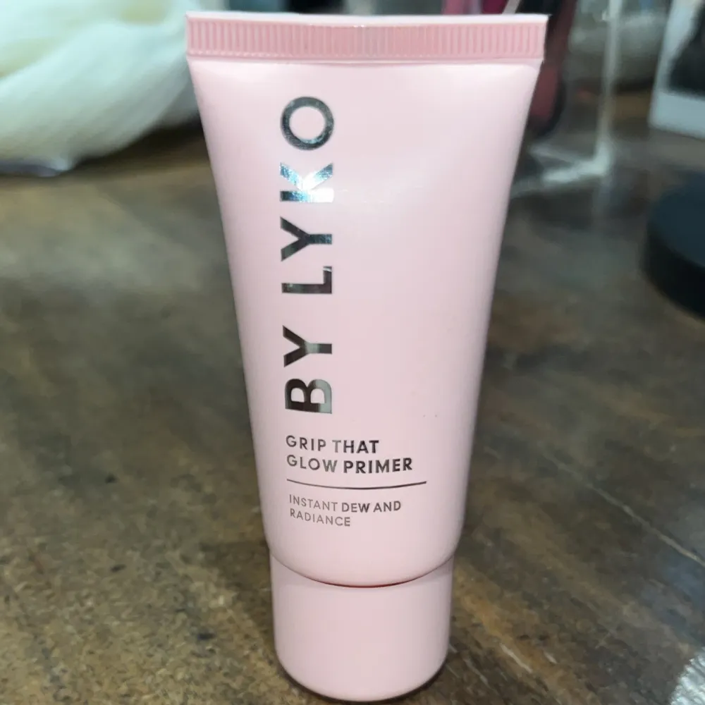 Helt oanvänd Lyko glow primer! Resten av sminket finns i andra inlägg på min profil! . Beauty.
