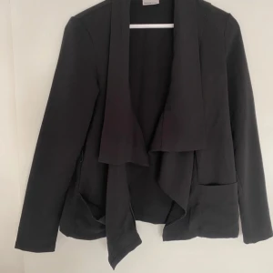 Blazer - Jätte snygg blazer som tyvärr inte passade mig❣️❣️