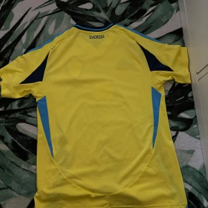 Sverige T-shirt  - Ny Sverige T-shirt ej använd. Pris kan diskuteras 