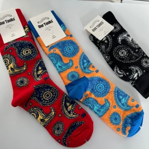 Färgglada strumpor - Helt nya färgglada strumpor, 1 för 20:- eller 3 för 50:-. Passar både kvinnor och män. 