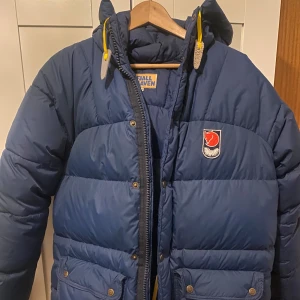 Fjällräven Jacka - Äldre modell som är gjord i finland, Riktigt Varm Storlek 48/50 M/L inga defekter  billigare vid snabb affär