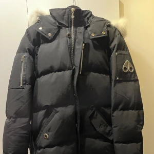 Mosse vinterjacka - Helt ny  Köpte en annan jacka så kommer inte använda denna så därför säljer jag den.  Köpt förra året   Små i storleken  Vill ha 5000kr för den