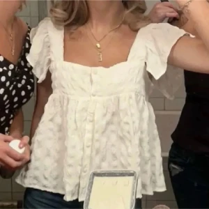 Vit topp asos  - Populär vit topp, inga defekter🫶