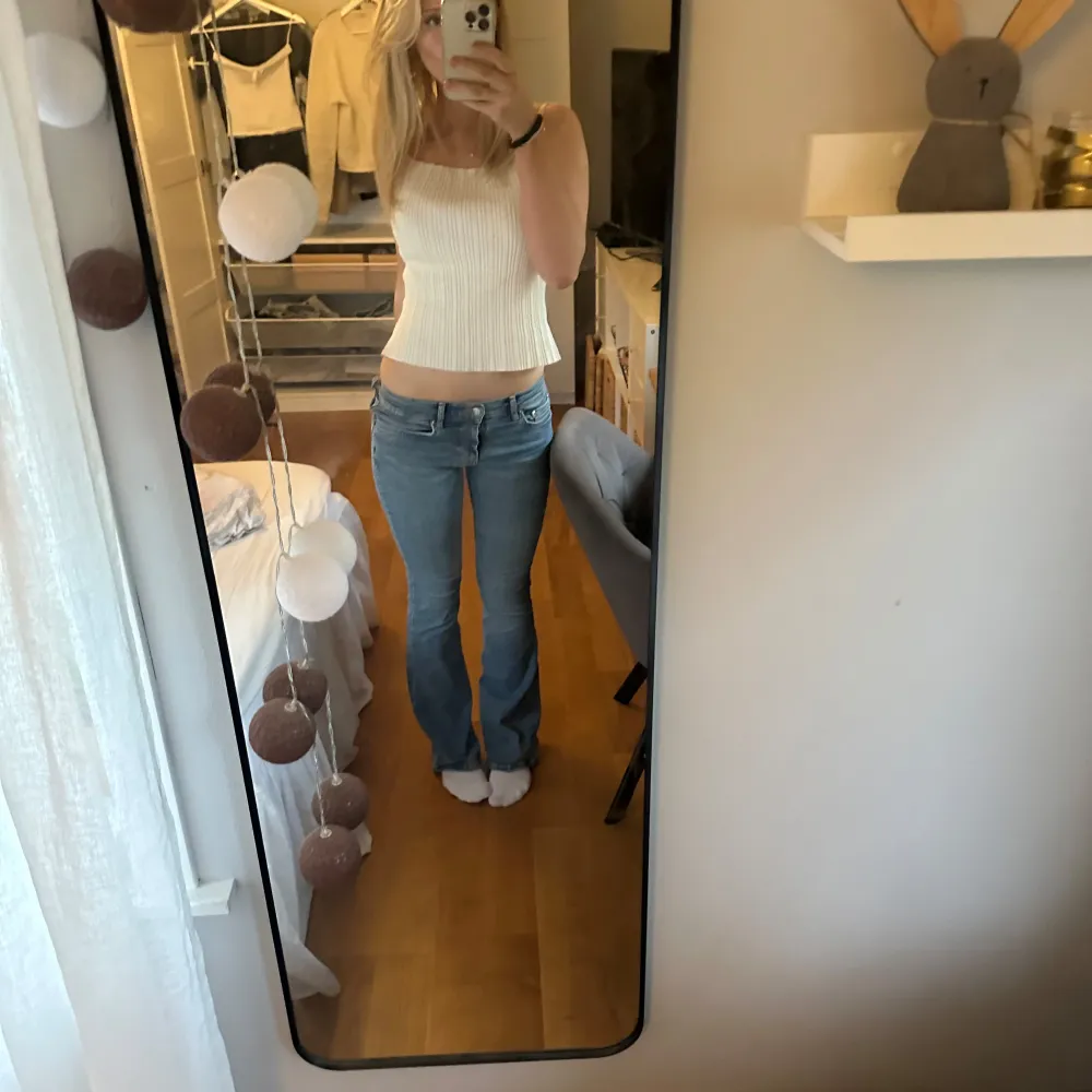 Super snygga Lågmidjade jeans! Inga defekter och säljer då jag har för många💗. Jeans & Byxor.