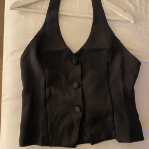 Fest topp - Superfint festligare topp med öppen rygg och knyt i ryggen!