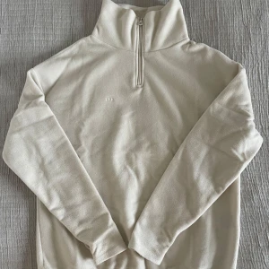 LXA beige fleece  - Beige fleece från Linn Ahlborgs märke LXA. Fint skick, storlek XS men oversized i modellen. Passar XS - S 💓