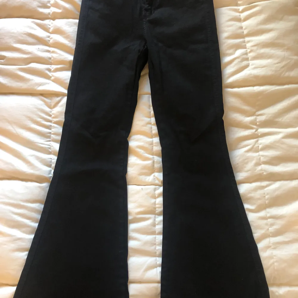 Säljer mina DrDenim jeans, de är helt nya med prislappar kvar:) köpta för 699 men säljer för billigare🩷🩷. Jeans & Byxor.