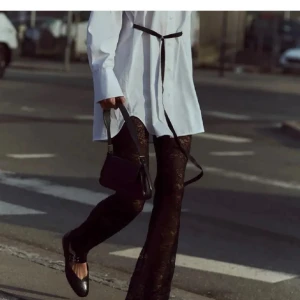 spets byxor  - Prislappen är dock inte kvar som på bilden men de är aldrig använda. Säljer då jag har flera par🩷