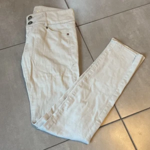 Tally Weijl jenas - Fett jeans från märke Tally Weijl 👊🌟 storlek s/ 36