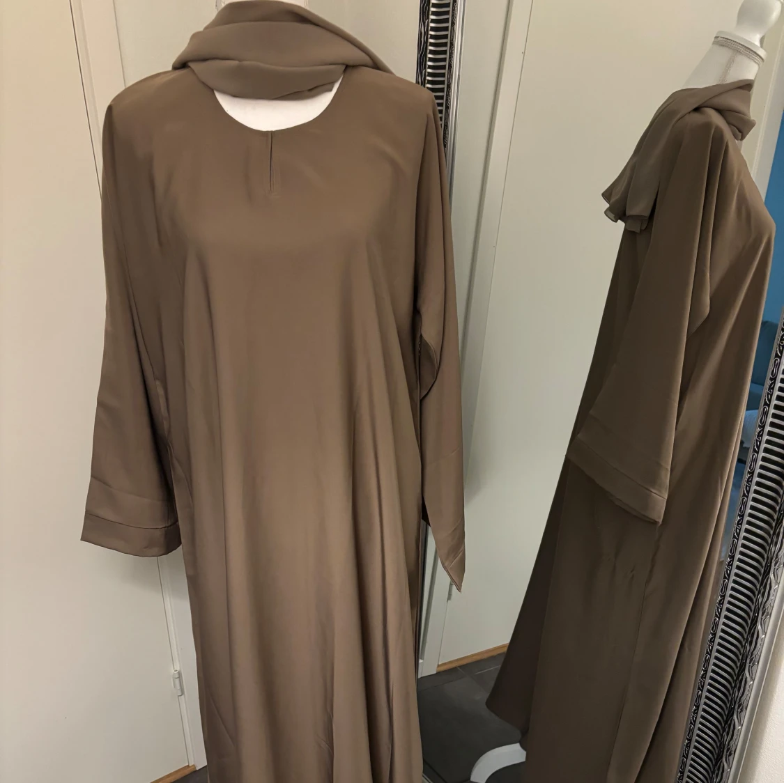 Karamell brun abaya+ hijab  - 92
