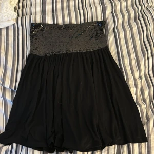 Linne - Storlek 42/44 Nyskick  