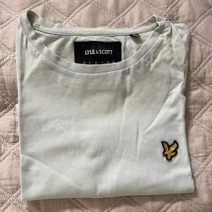 T-shirt från lyle&scott  Hjälper min bror att sälja!